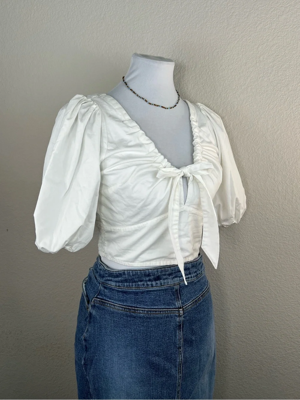 Abercrombie & Fitch Cottage White Cropped Top ruched neckline keyhole and bow